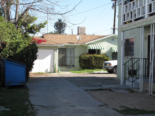 613 E 41st Pl in Los Angeles, CA - Building Photo - Building Photo