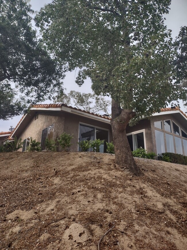 37850 De Portola Rd in Temecula, CA - Foto de edificio - Building Photo