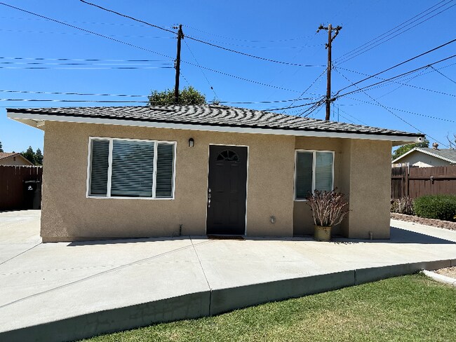 1647 N Lake Ave-Unit -B in Ontario, CA - Building Photo - Building Photo