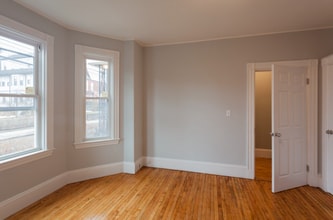 38 Cherry St, Unit 1 in Somerville, MA - Foto de edificio - Building Photo