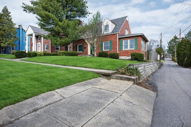 109 W Poplar St in Elizabethtown, KY - Building Photo - Building Photo