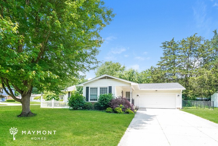 2437 Grapevine Cir in Stow, OH - Foto de edificio