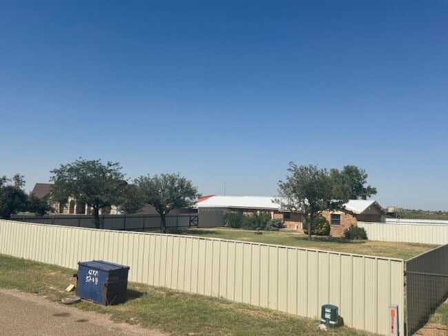 14636 N Western Ave in Gardendale, TX - Building Photo - Building Photo