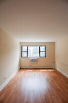 561 W Cornelia Ave, Unit #270 in Chicago, IL - Building Photo