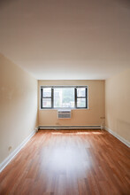 561 W Cornelia Ave, Unit #481 in Chicago, IL - Building Photo - Building Photo