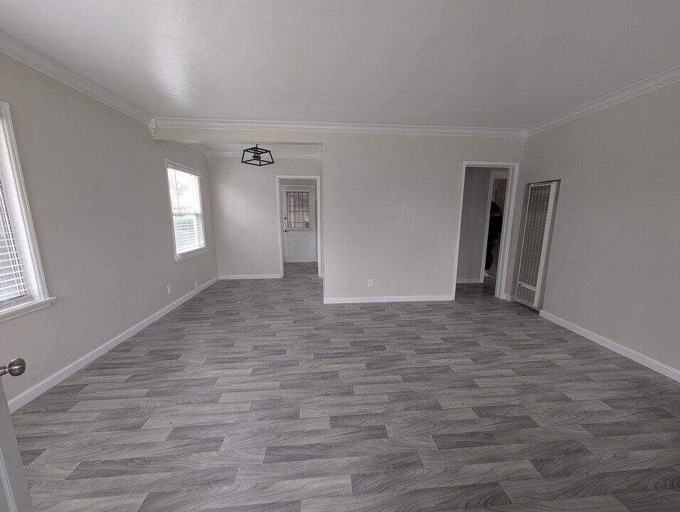 505 W Almond St, Unit 1 in Compton, CA - Building Photo