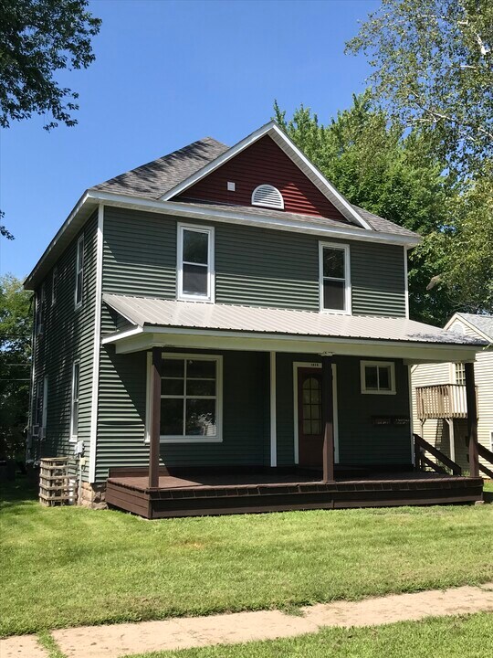 1215 7th St E, Unit Unit #2 in Menomonie, WI - Building Photo