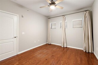 2505 San Gabriel, Unit 408 in Austin, TX - Foto de edificio - Building Photo