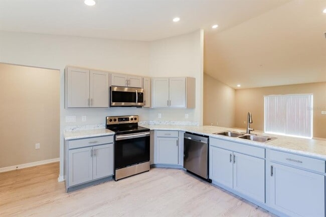 992 First Dr in Eagle Lake, FL - Building Photo - Building Photo