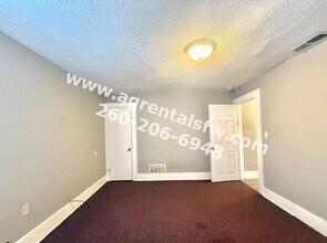 209 S West St in Angola, IN - Building Photo - Building Photo