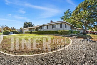 7400 Mooncrest Way in Sacramento, CA - Building Photo - Building Photo