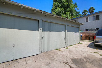 1041 W 108th St in Los Angeles, CA - Building Photo - Building Photo