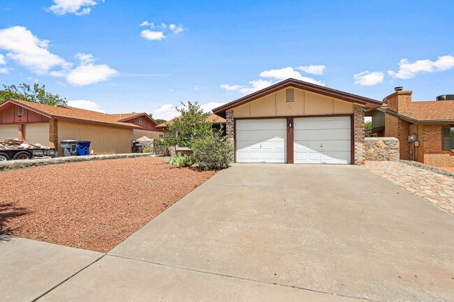 724 Martha Gale Dr in El Paso, TX - Building Photo - Building Photo