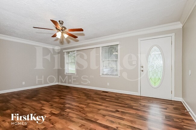 6153 Continental Cir in Morrow, GA - Foto de edificio - Building Photo