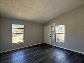 1215 Ravida Cir in Orlando, FL - Foto de edificio - Building Photo