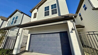 8324 Curry Rd in Houston, TX - Building Photo - Building Photo