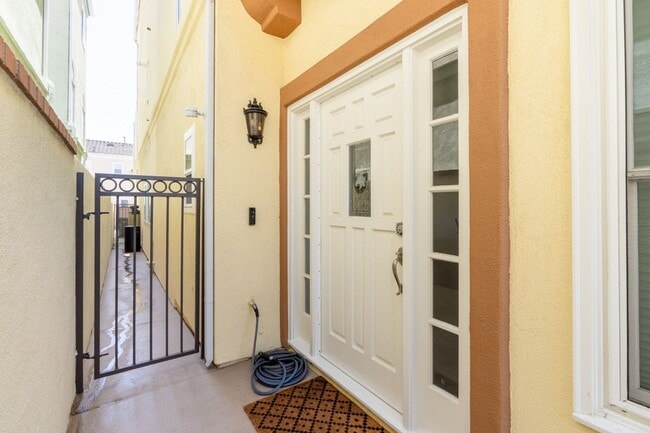 816 Delaware St in Huntington Beach, CA - Foto de edificio - Building Photo