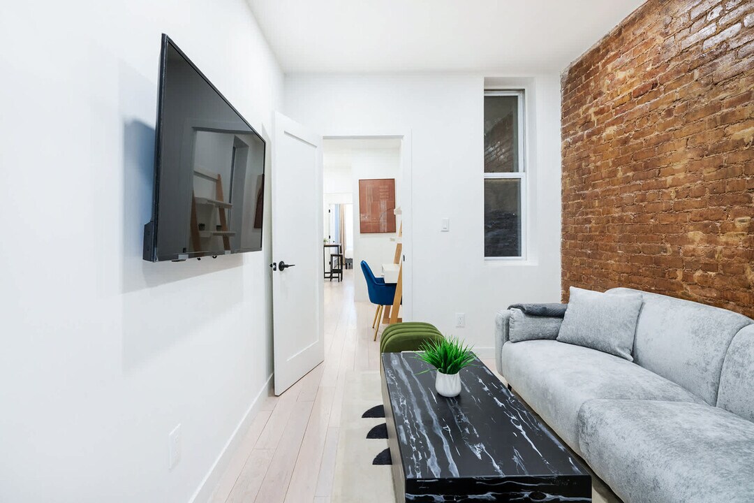501 E 83rd St in New York, NY - Building Photo