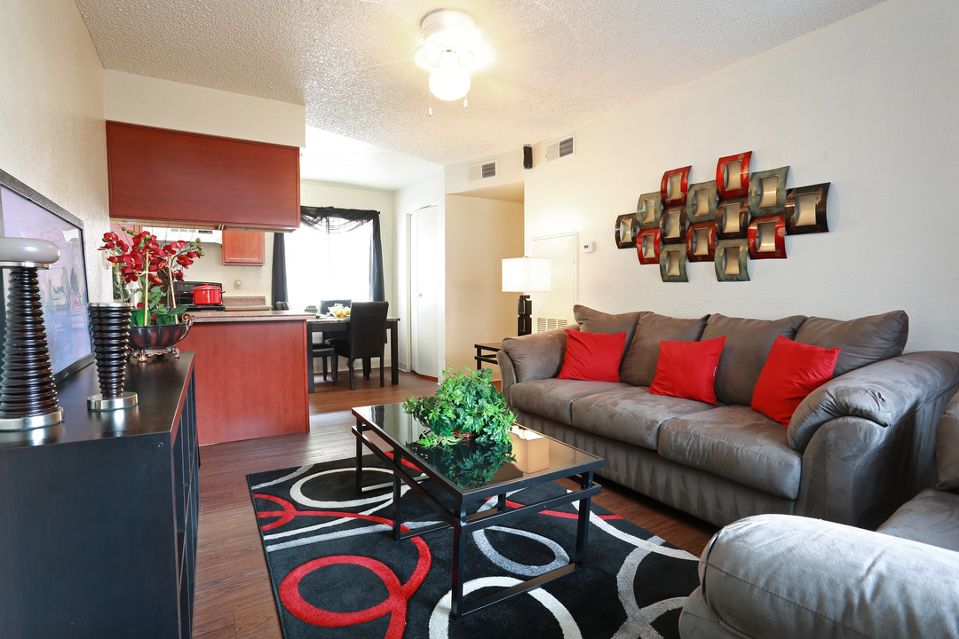 Papago Gardens Apartments in Phoenix, AZ - Building Photo