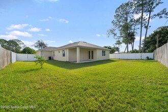 434 Borraclough Ave in Palm Bay, FL - Building Photo - Building Photo