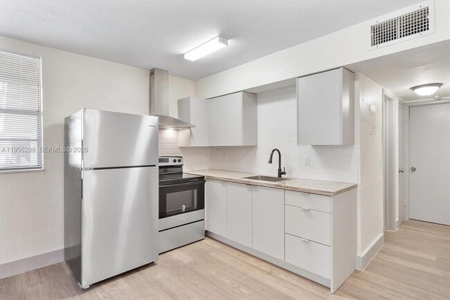 property at 1715 N 16th Ave