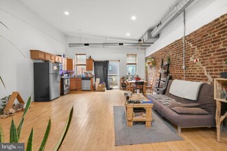 1743 Tilghman St in Philadelphia, PA - Foto de edificio - Building Photo