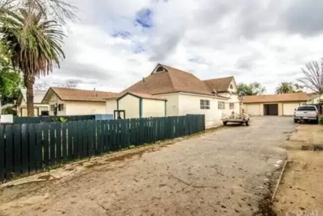 3382 Eucalyptus Ave in Riverside, CA - Building Photo - Building Photo