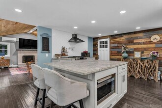 32 Twin Bridge Rd in Guilford, CT - Building Photo - Building Photo