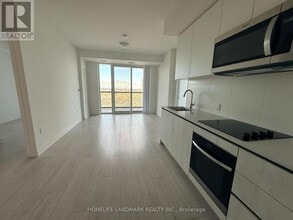 5858 Yonge St in Toronto, ON - Building Photo - Building Photo