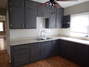 929 E Clarke St, Unit A in Milwaukee, WI - Building Photo - Building Photo