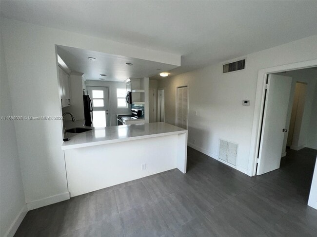 240 Galen Dr, Unit 304