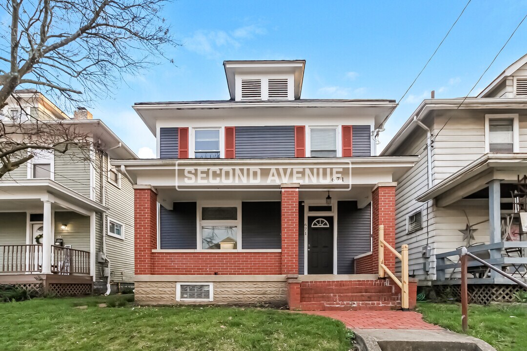 671 Franklin St in Hamilton, OH - Building Photo