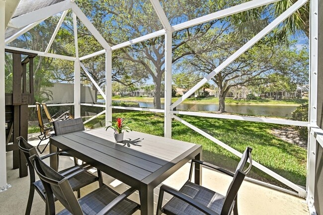 7243 Elkhorn Dr in West Palm Beach, FL - Foto de edificio - Building Photo