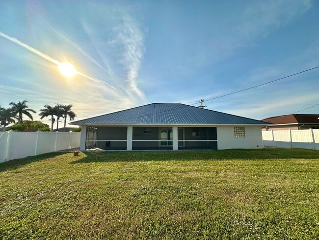 301 NE 23rd Ave in Cape Coral, FL - Building Photo - Building Photo