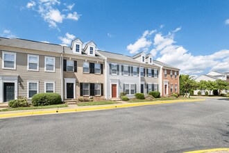 Riverside Manor Apartments in Fredericksburg, VA - Foto de edificio - Building Photo