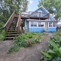 1400 E Chilhowie Ave, Unit 2 in Johnson City, TN - Building Photo