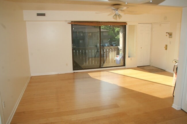 11015 Lake Ave, Unit 8 in Cleveland, OH - Building Photo - Building Photo