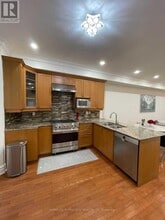 7 Annex Ln in Toronto, ON - Building Photo - Building Photo