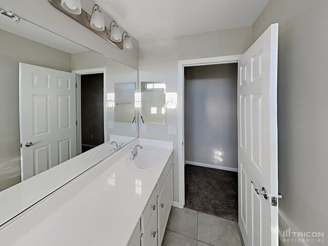 8636 E Posada Ave in Mesa, AZ - Building Photo - Building Photo