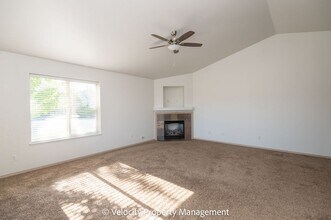 1204 NE Dawson Dr in Bend, OR - Building Photo - Building Photo