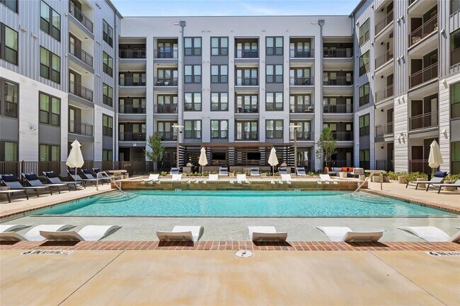 1215 Sawyer St in Houston, TX - Building Photo - Building Photo