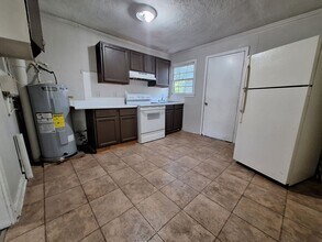 3165 S Clifton Ave in Wichita, KS - Building Photo - Building Photo