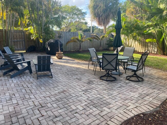 309 NE 16th St, Unit # 4 in Fort Lauderdale, FL - Foto de edificio - Building Photo