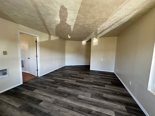 1037 Laurel St in Klamath Falls, OR - Building Photo - Building Photo