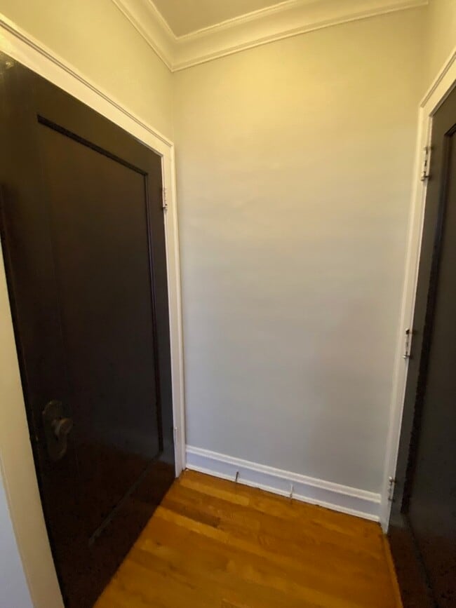 2043 W Berwyn Ave in Chicago, IL - Building Photo - Building Photo
