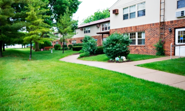 Roosevelt Manor in Piqua, OH - Foto de edificio