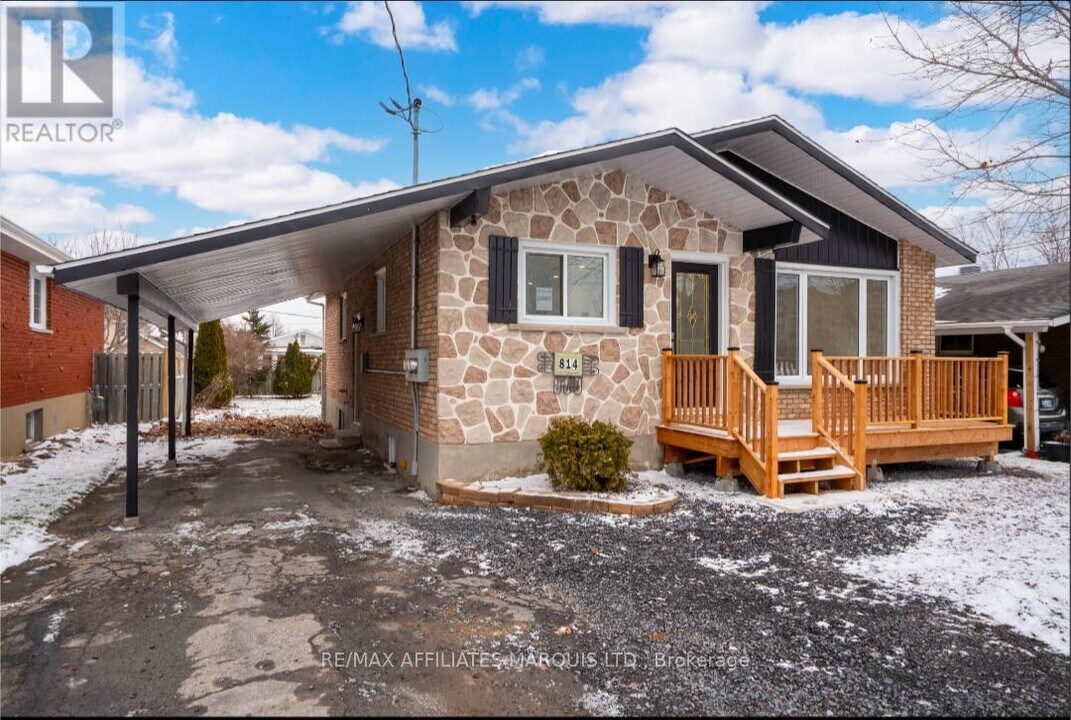 814 Alice St in Cornwall, ON - Building Photo