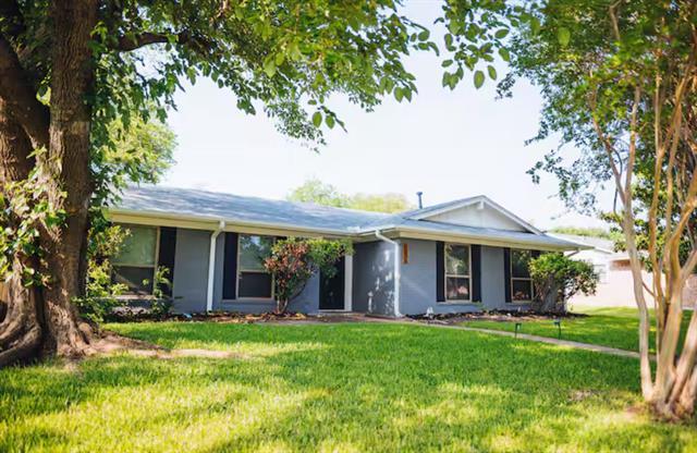 2604 Royal Oaks Dr in Plano, TX - Foto de edificio - Building Photo