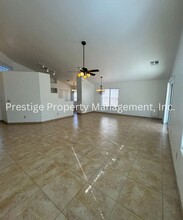 8120 E Slate Ridge Dr in Tucson, AZ - Foto de edificio - Building Photo