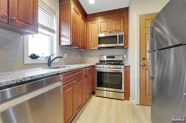 430 Highland Ave-Unit -3 in Kearny, NJ - Building Photo - Building Photo